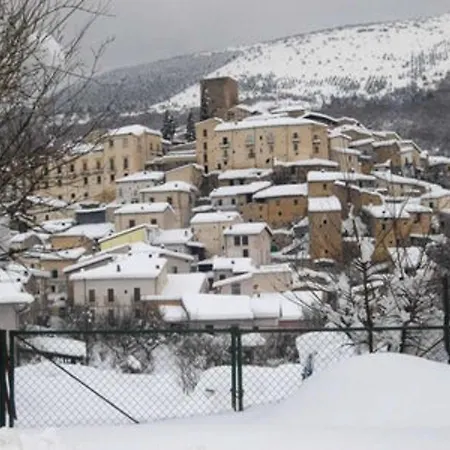 Spacious With Mountain View In 公寓