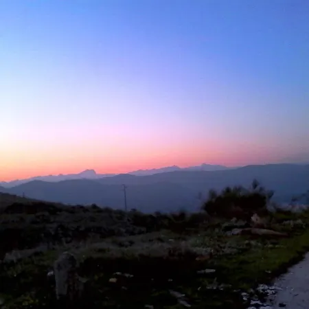 Spacious With Mountain View In